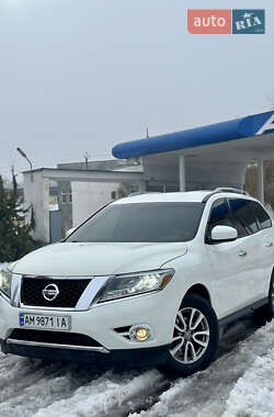 Внедорожник / Кроссовер Nissan Pathfinder 2015 в Черновцах