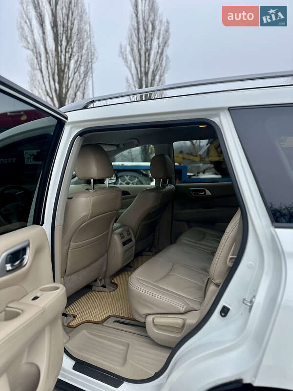 Внедорожник / Кроссовер Nissan Pathfinder 2015 в Черновцах