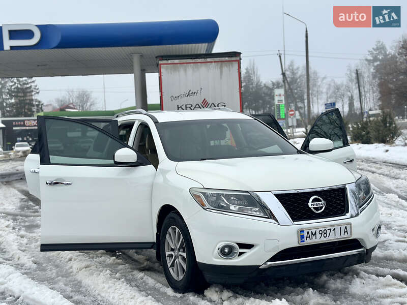 Внедорожник / Кроссовер Nissan Pathfinder 2015 в Черновцах