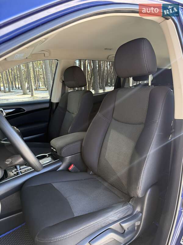 Внедорожник / Кроссовер Nissan Pathfinder 2017 в Сумах