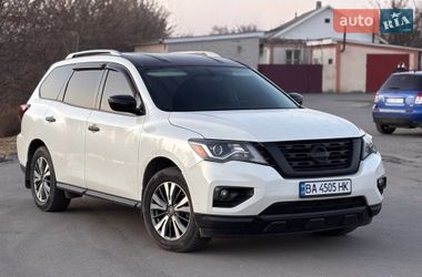 Внедорожник / Кроссовер Nissan Pathfinder 2017 в Александрие