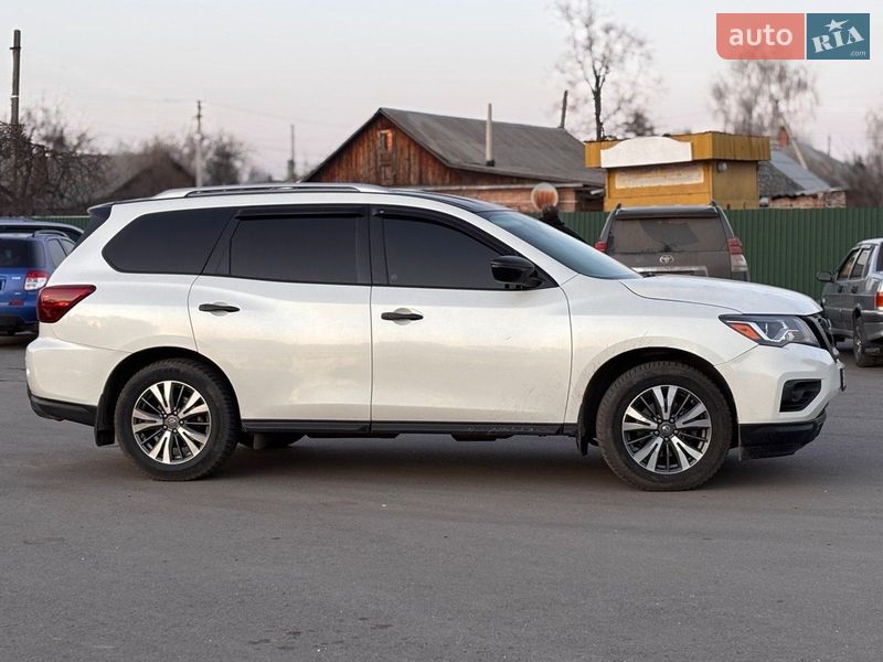 Внедорожник / Кроссовер Nissan Pathfinder 2017 в Александрие