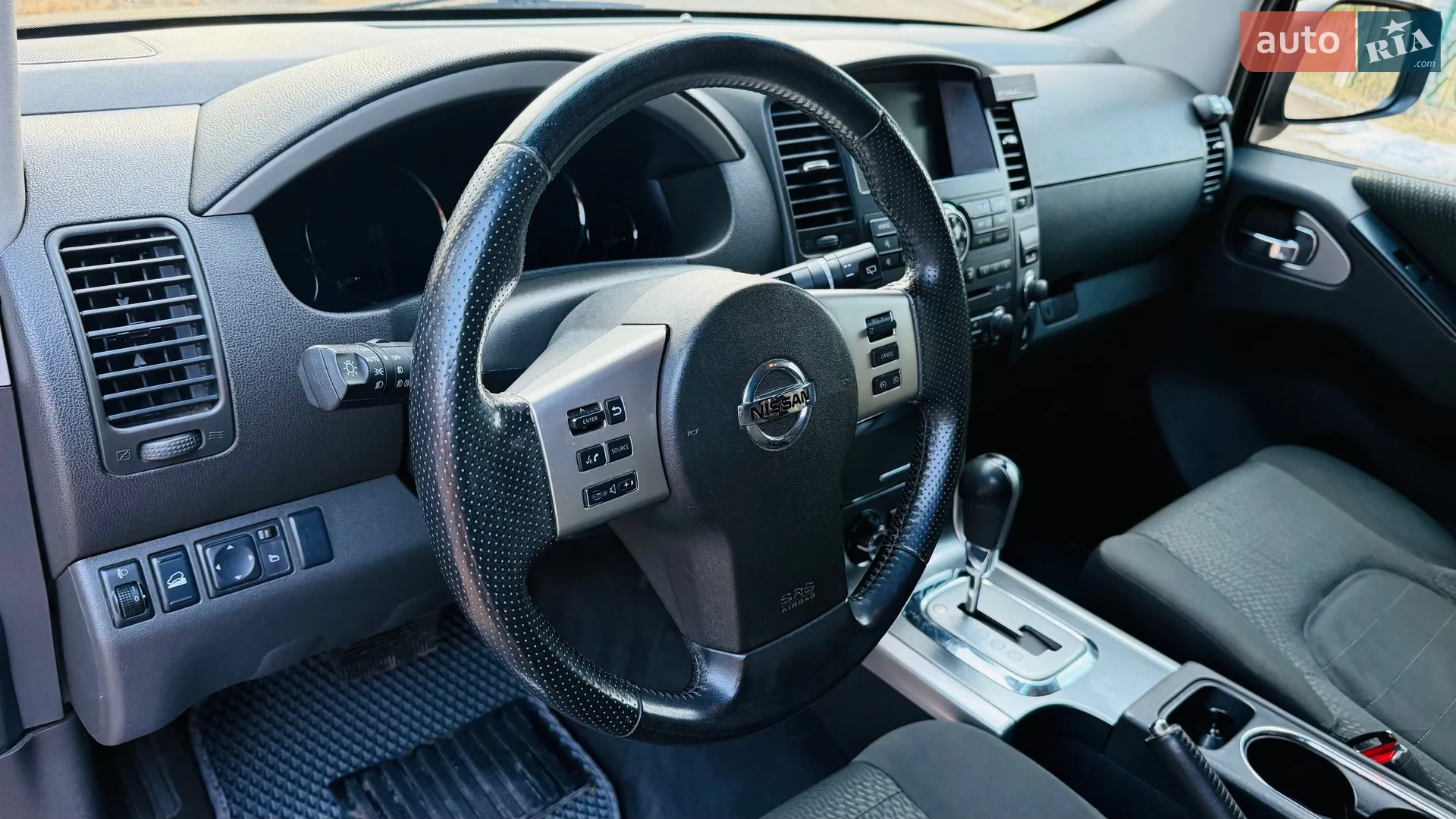 2011 Nissan Pathfinder - мініатюра 21