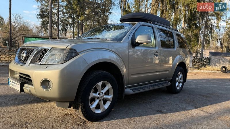 Внедорожник / Кроссовер Nissan Pathfinder 2011 в Киеве