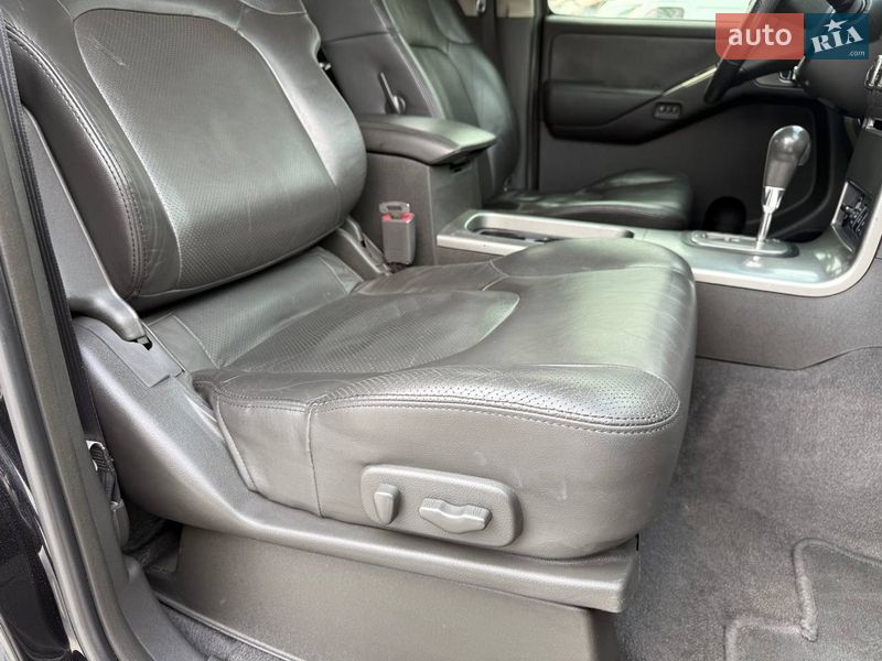 Внедорожник / Кроссовер Nissan Pathfinder 2006 в Днепре