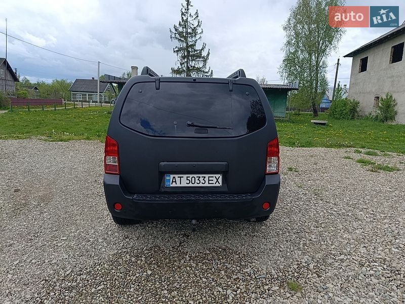 Внедорожник / Кроссовер Nissan Pathfinder 2004 в Сторожинце