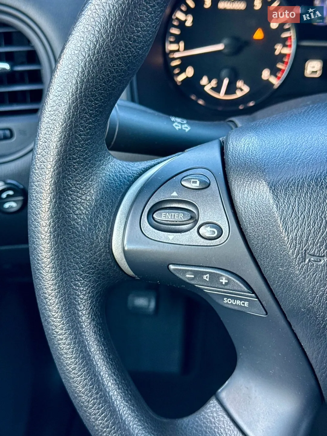 2014 Nissan Pathfinder - мініатюра 28
