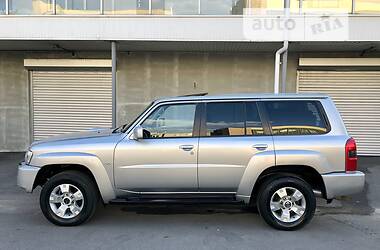 Позашляховик / Кросовер Nissan Patrol 2004 в 