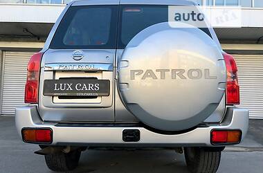 Позашляховик / Кросовер Nissan Patrol 2004 в 