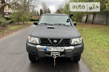 Внедорожник / Кроссовер Nissan Patrol 2001 в Ровно