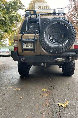 Внедорожник / Кроссовер Nissan Patrol 2000 в 