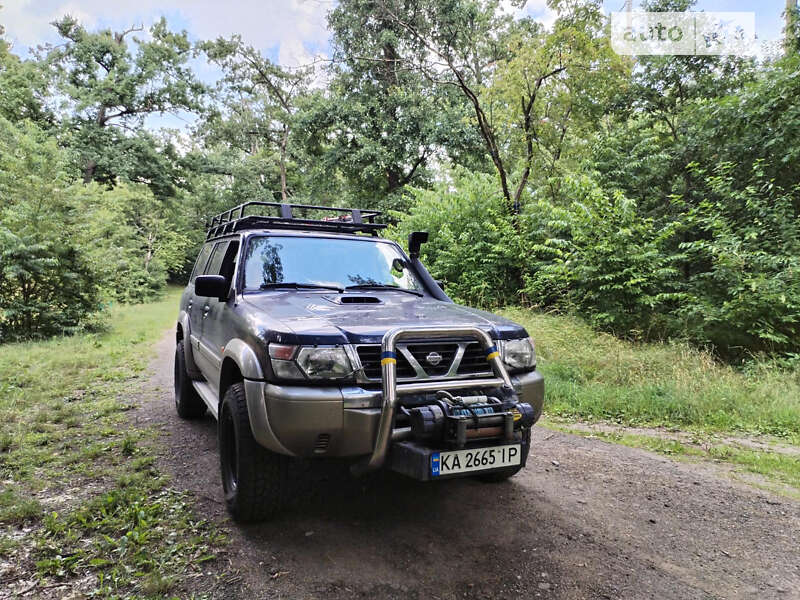 Внедорожник / Кроссовер Nissan Patrol 2000 в Киеве