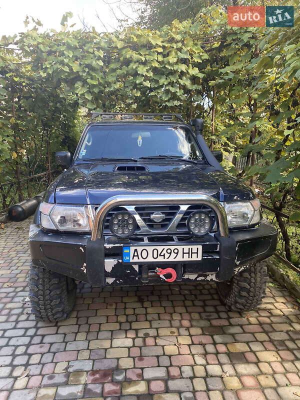 Внедорожник / Кроссовер Nissan Patrol 2002 в Ужгороде