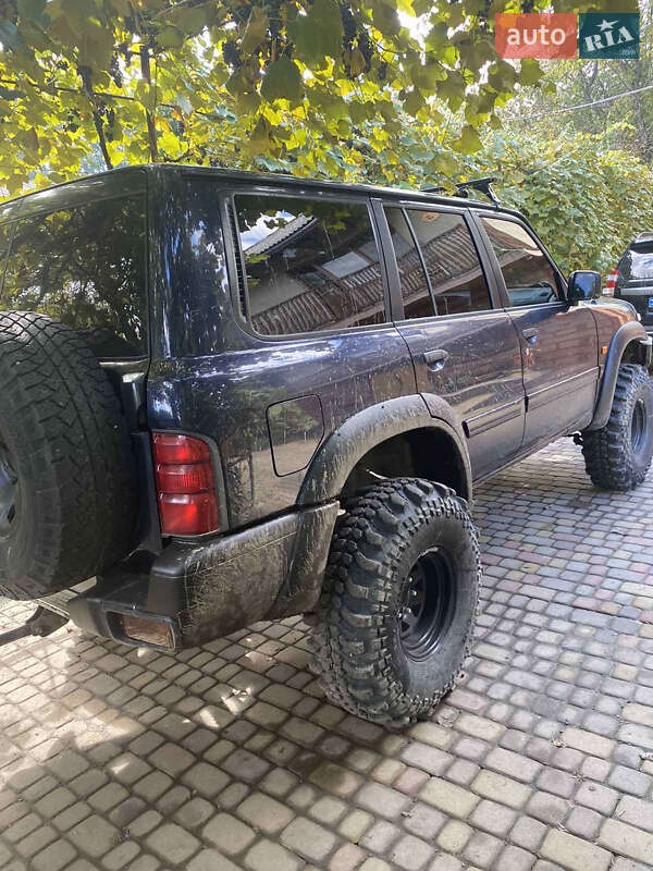 Внедорожник / Кроссовер Nissan Patrol 2002 в Ужгороде