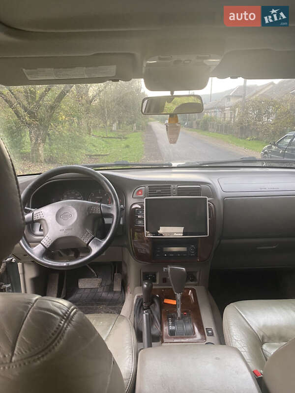 Внедорожник / Кроссовер Nissan Patrol 2001 в Перечине