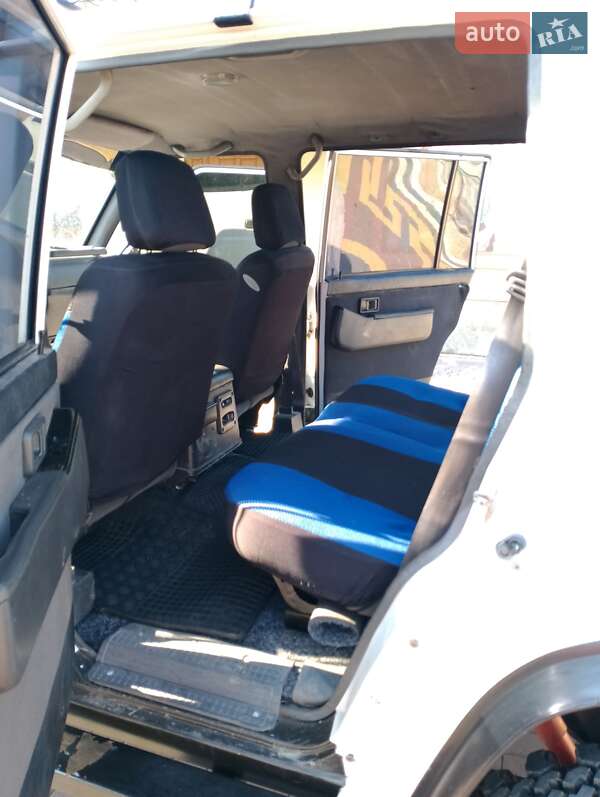 Позашляховик / Кросовер Nissan Patrol 1990 в Івано-Франківську