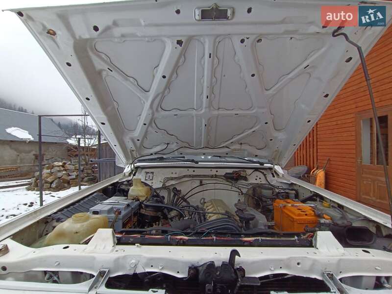 Позашляховик / Кросовер Nissan Patrol 1990 в Івано-Франківську