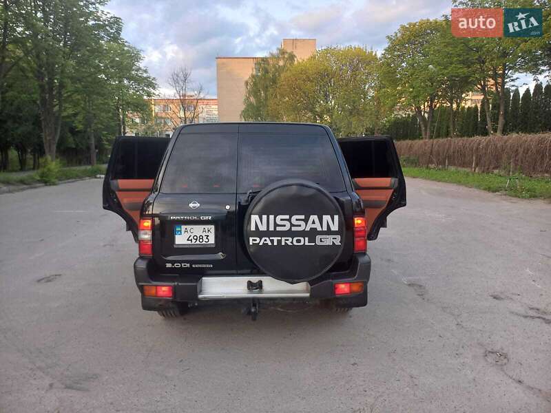 Внедорожник / Кроссовер Nissan Patrol 2001 в Луцке