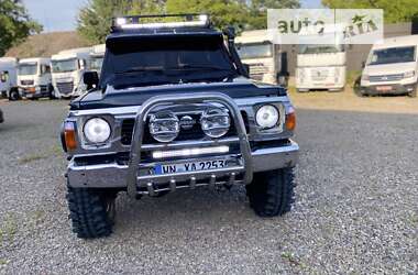 Внедорожник / Кроссовер Nissan Patrol 1993 в Хусте