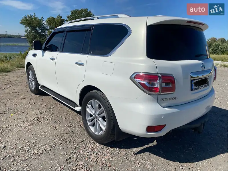 Внедорожник / Кроссовер Nissan Patrol 2011 в 