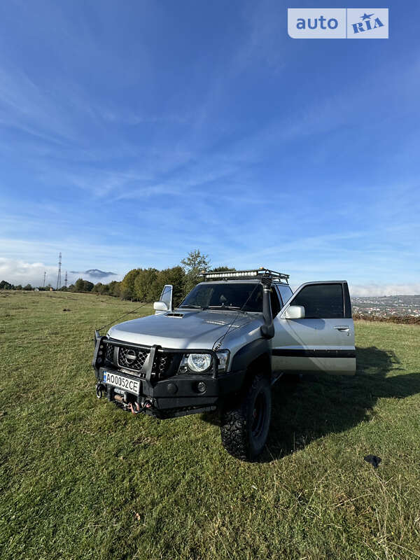 Внедорожник / Кроссовер Nissan Patrol 2005 в Тячеве