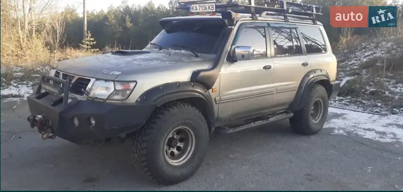 Внедорожник / Кроссовер Nissan Patrol 2000 в 