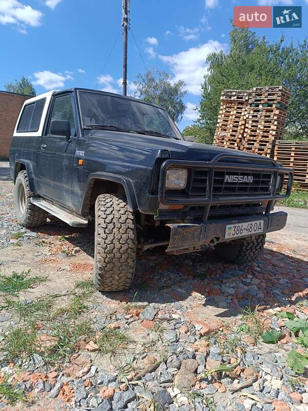 Внедорожник / Кроссовер Nissan Patrol 1990 в 