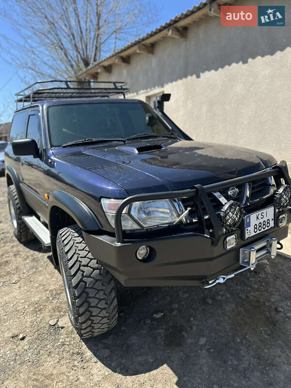 Внедорожник / Кроссовер Nissan Patrol 2001 в 