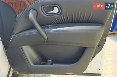 Позашляховик / Кросовер Nissan Patrol 2013 в 