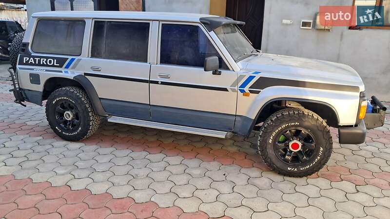 Внедорожник / Кроссовер Nissan Patrol 1992 в Надворной