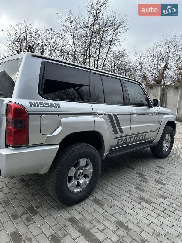 Внедорожник / Кроссовер Nissan Patrol 2008 в Ровно