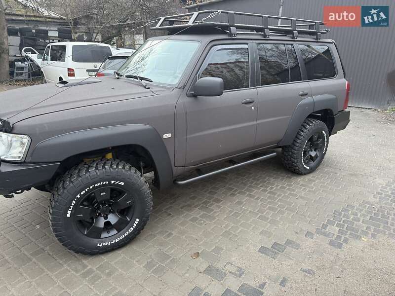 Позашляховик / Кросовер Nissan Patrol 2006 в Києві