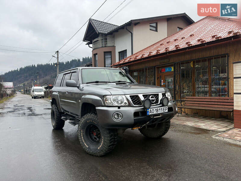 Внедорожник / Кроссовер Nissan Patrol 2005 в Рахове