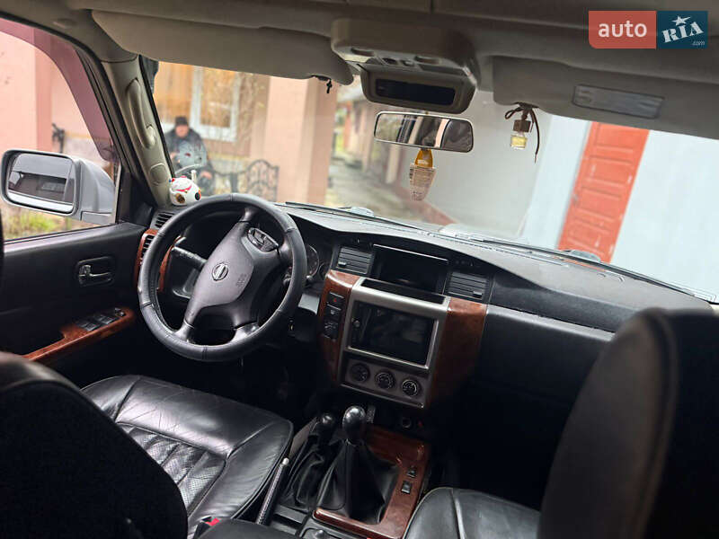 Внедорожник / Кроссовер Nissan Patrol 2005 в Рахове