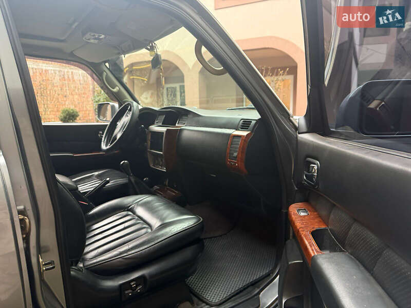 Внедорожник / Кроссовер Nissan Patrol 2005 в Рахове