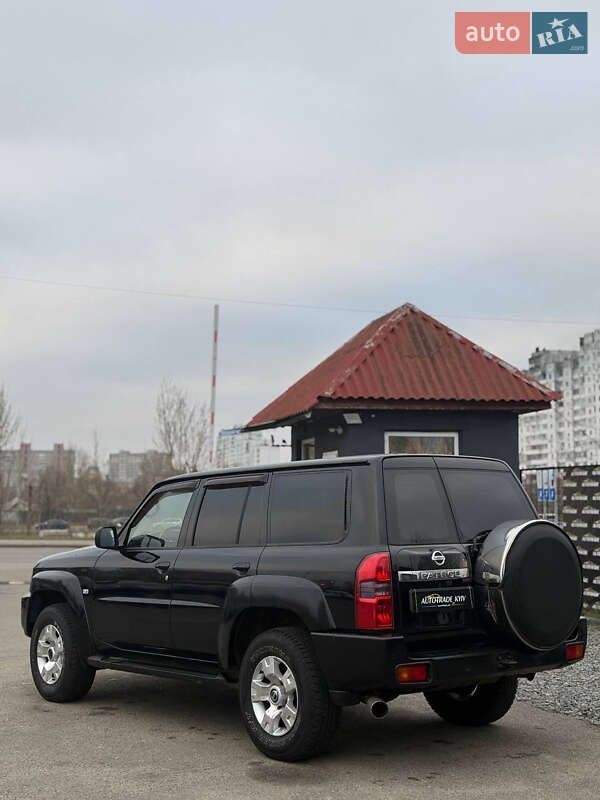 Позашляховик / Кросовер Nissan Patrol 2006 в Києві