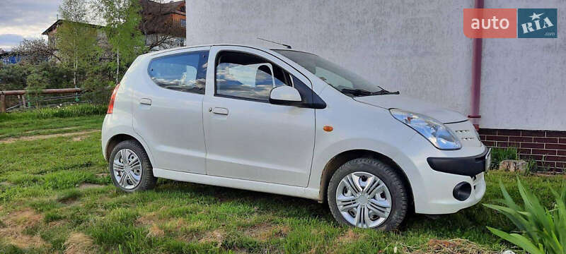 Хетчбек Nissan Pixo 2010 в Яремчі