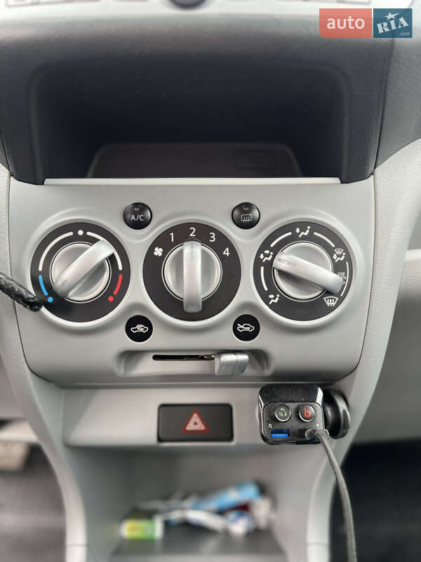 Хетчбек Nissan Pixo 2010 в Винниках