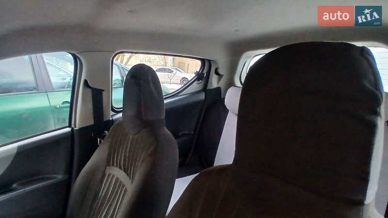 Хэтчбек Nissan Pixo 2010 в Черновцах