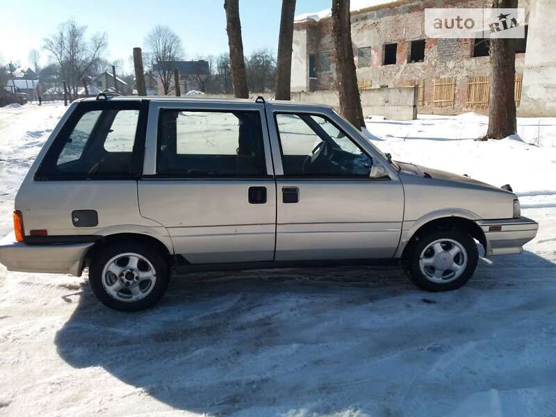 Мінівен Nissan Prairie 1986 в Івано-Франківську