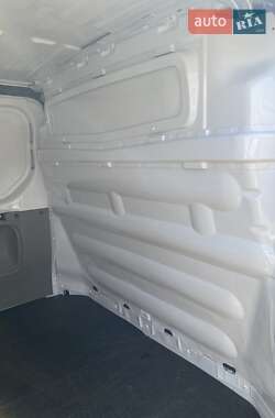 Вантажний фургон Nissan Primastar 2013 в 