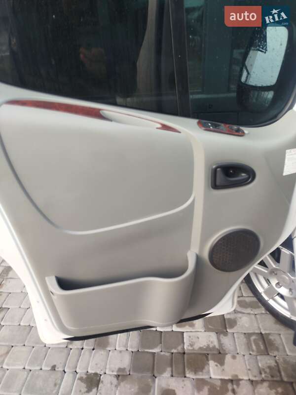 Минивэн Nissan Primastar 2008 в Нетешине