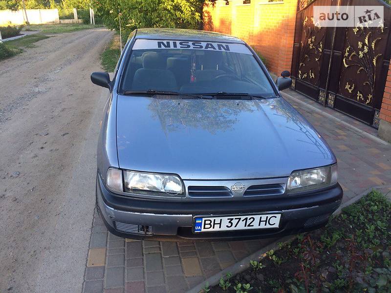 Хэтчбек Nissan Primera 1990 в Раздельной