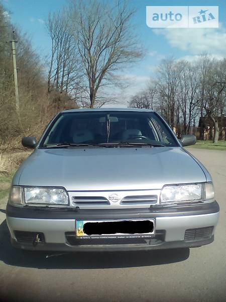 Nissan Primera 1992 года