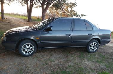 Седан Nissan Primera 1992 в 