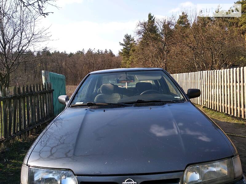 Седан Nissan Primera 1992 в 
