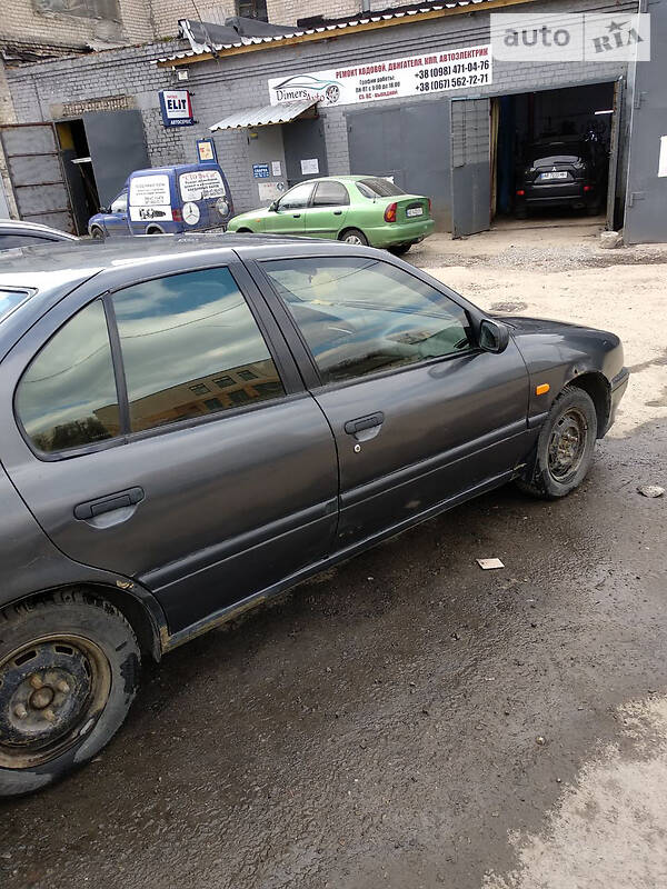 Седан Nissan Primera 1991 в Днепре