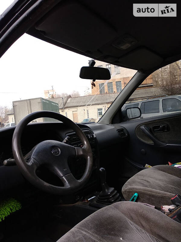 Седан Nissan Primera 1991 в Днепре