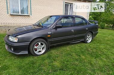 Седан Nissan Primera 1993 в Хмельницькому