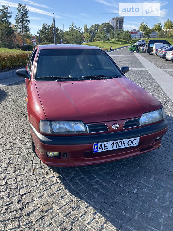 Седан Nissan Primera 1995 в Днепре